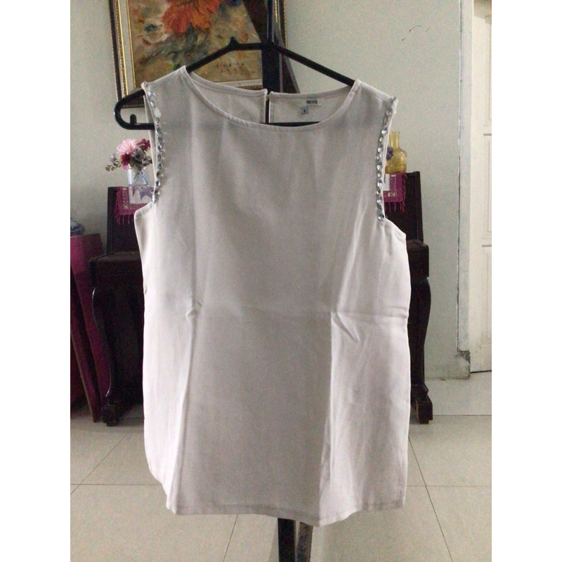Preloved Blouse Putih Tanpa Lengan