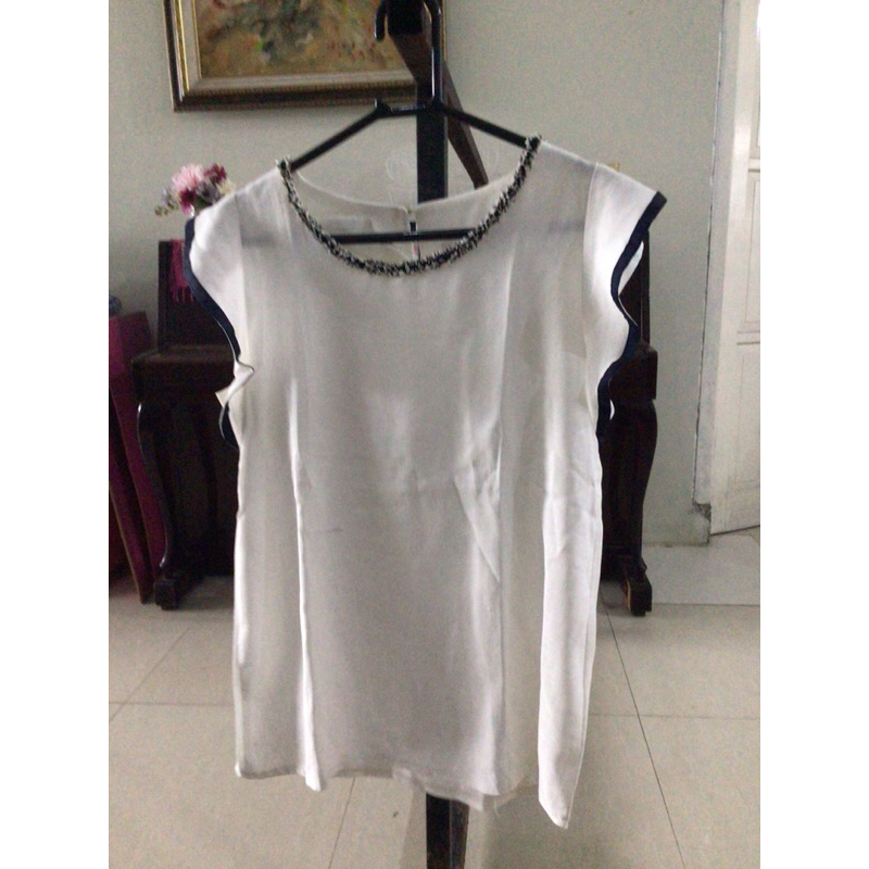 Preloved Blouse Putih Tanpa Lengan