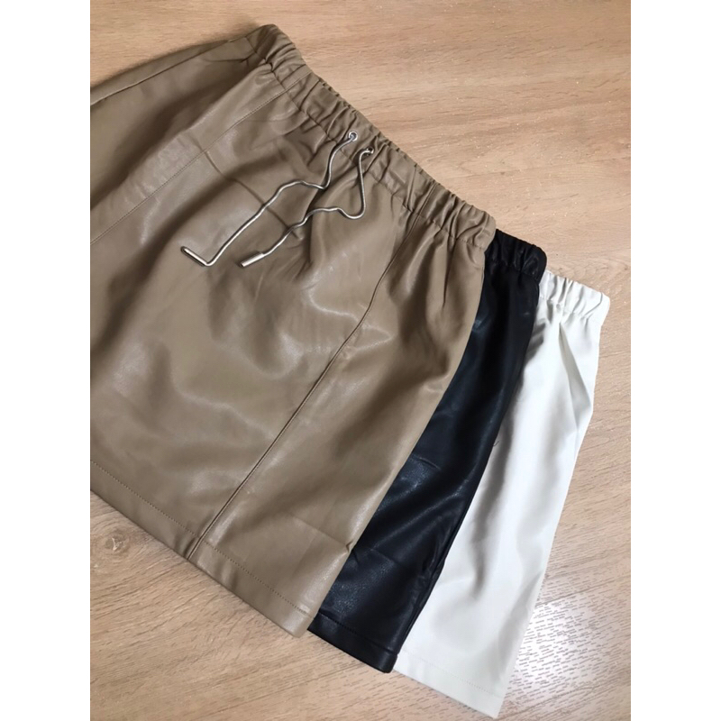 JOE LEATHER SKIRT / ROK PENDEK BAHAN KULIT LEMBUT DAN FLOWLY / MINI LEATHER SKIRT / ROK PINGGANG KAR