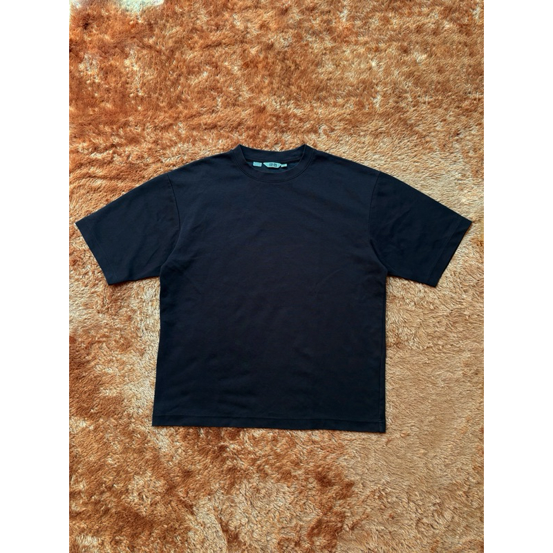 KAOS OVERSIZE UNIQLO M SECOND