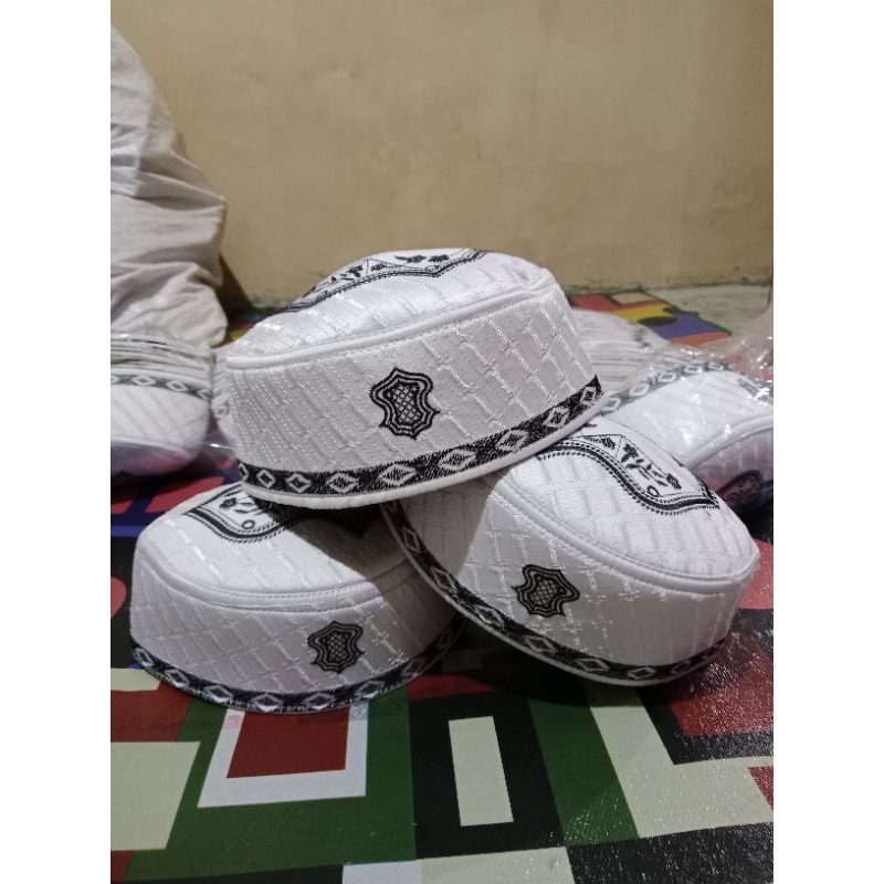 peci Trompah putih lis hitam anak dan dewasa polos nyaman di pakai