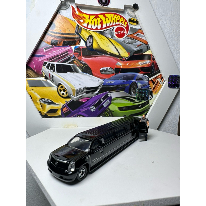 Limosin Tomica Long 136 Cadillac ESCALADE Miniatur Mobil Limousine
