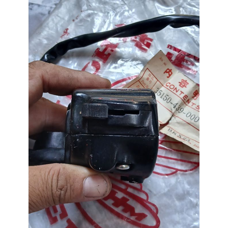 HOLDER KANAN HONDA GL100 ORIGINAL NOS