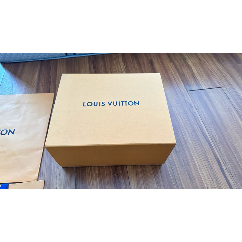 box paperbag Lv authentic