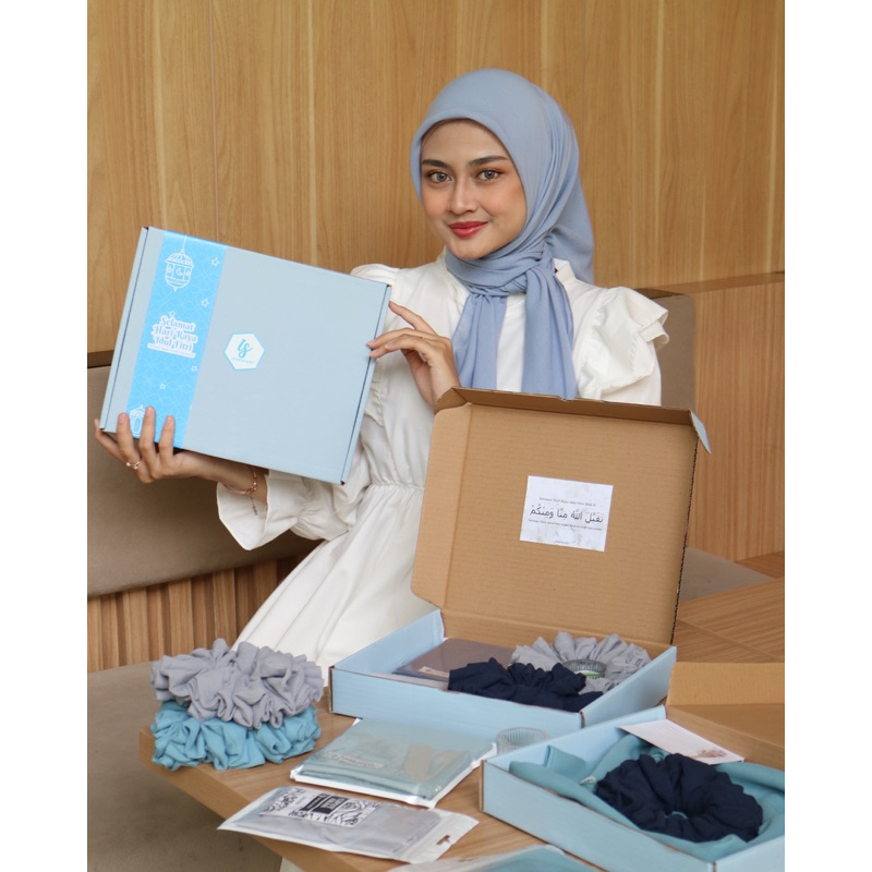 

Hampers Idul Fitri / Bingkisan Lebaran / Hampers Hijab Ipopscarf