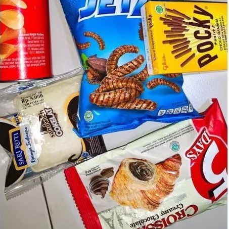 

Baju harian dan Snack Ivan paket unik