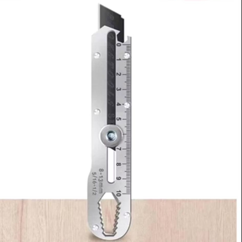 

CUTTER BESI STAINLESS STEEL Multifungsi Pemotong Serbaguna Pisau Kater 18mm SK + Penggaris Kunci Baut Mistar