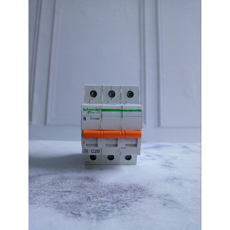 MCB SCHNEIDER DOMAE C20 3PHASE