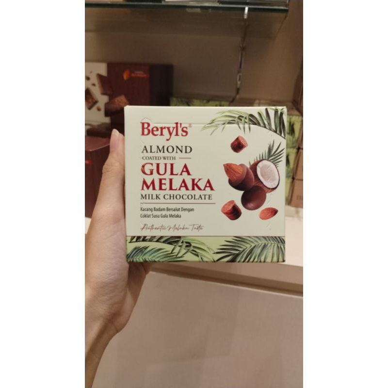 

BERYLS ALMOND GuLA MELAKA MILK CHOCOLATE