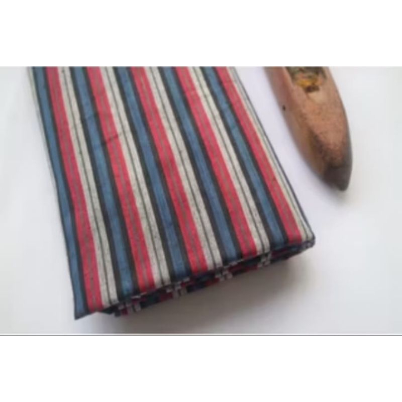 Kain Lurik Biru Merah Putih