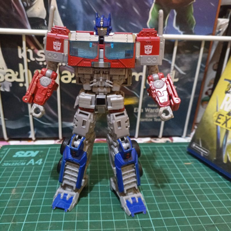figure optimus prime rotb voyager class tomy hasbro