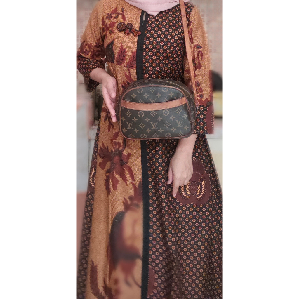 Tas selempang wanita, bahan kulit, tipe Blois Cambag