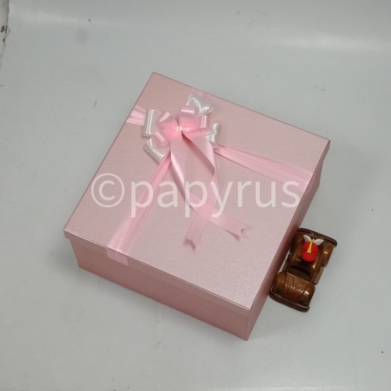 

PAPYRUS 35x35 Tinggi 15cm Kotak Kado Gift Box V3