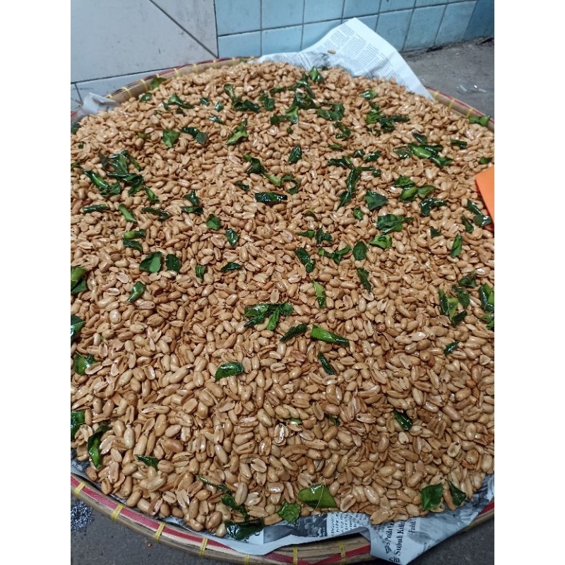 

KACANG BAWANG DAUN BAWANG ASIN GURIH RENYAH 500GRAM 1KG