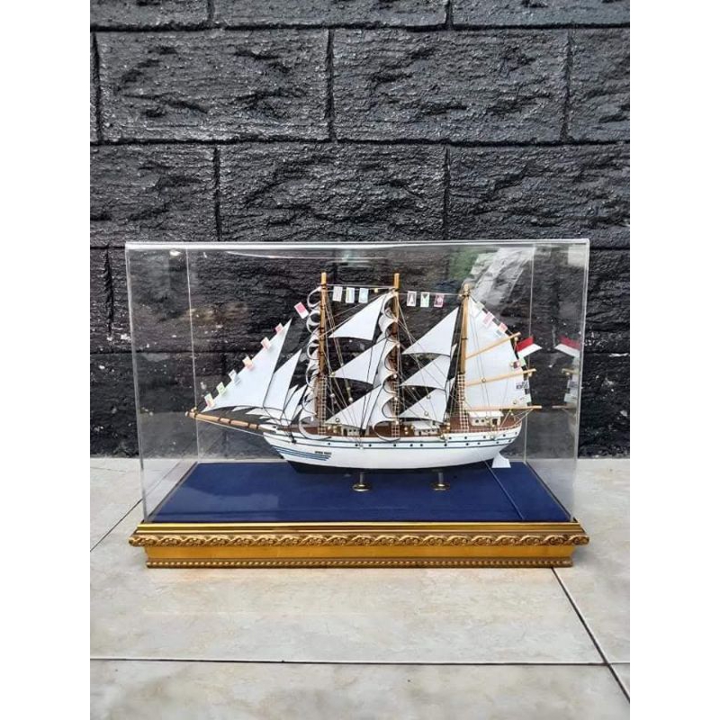 hiasan pajangan minimalis miniatur kapal
