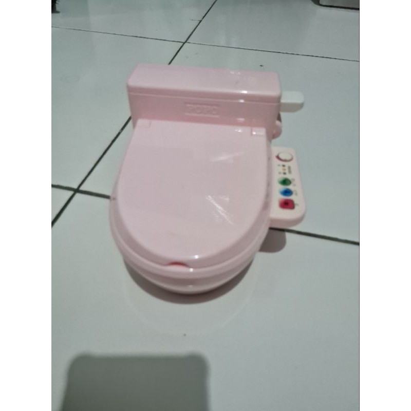 preloved mainan anak boneka rumah toilet popo mell chan