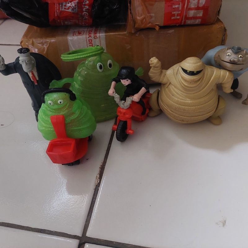 Mainan Figure Hotel Transylvania PRELOVED