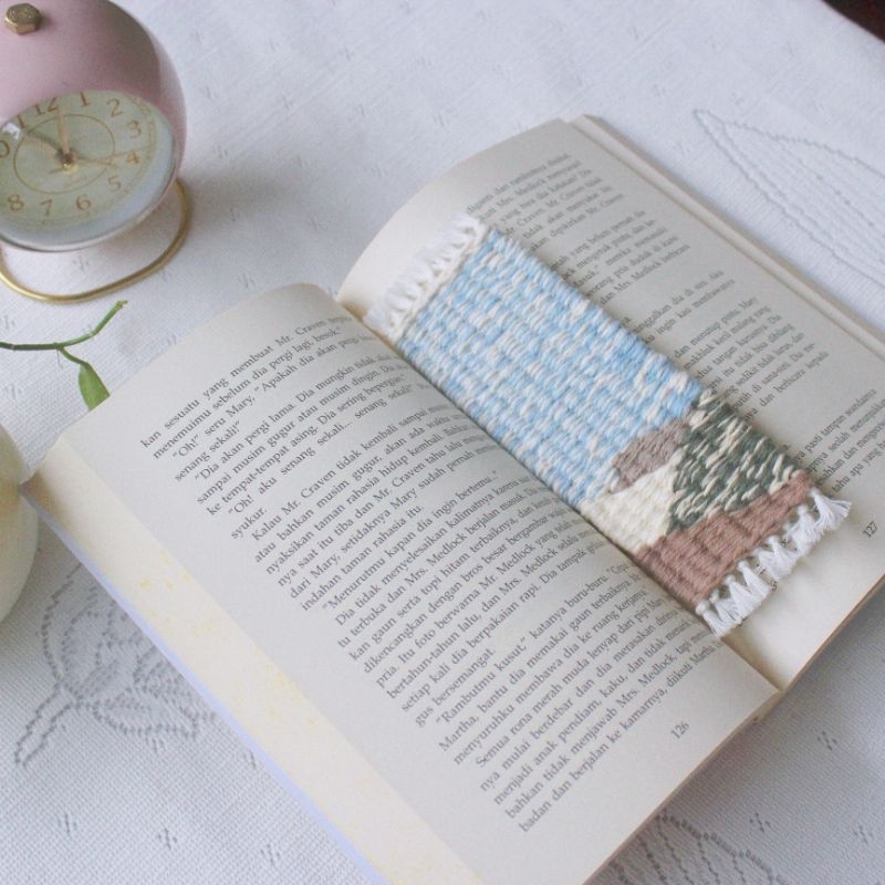 

Bookmark/pembatas buku/bright landscape