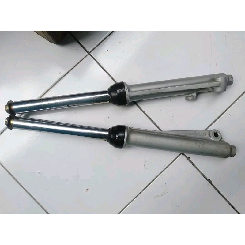 shock depan Suzuki bravo atau shock depan Suzuki crystal atau shock depan Suzuki rc80 atau shock dep