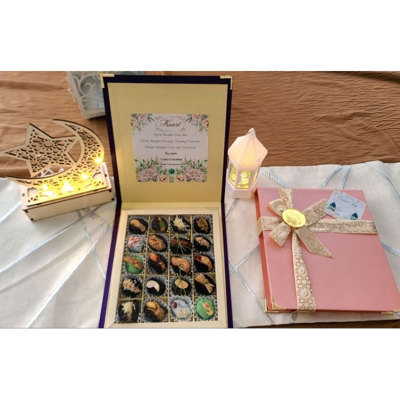 

Kuart Kurma Ajwa tanpa biji diisi dengan berbagai macam isian yang premium kualitas, 20 pcs