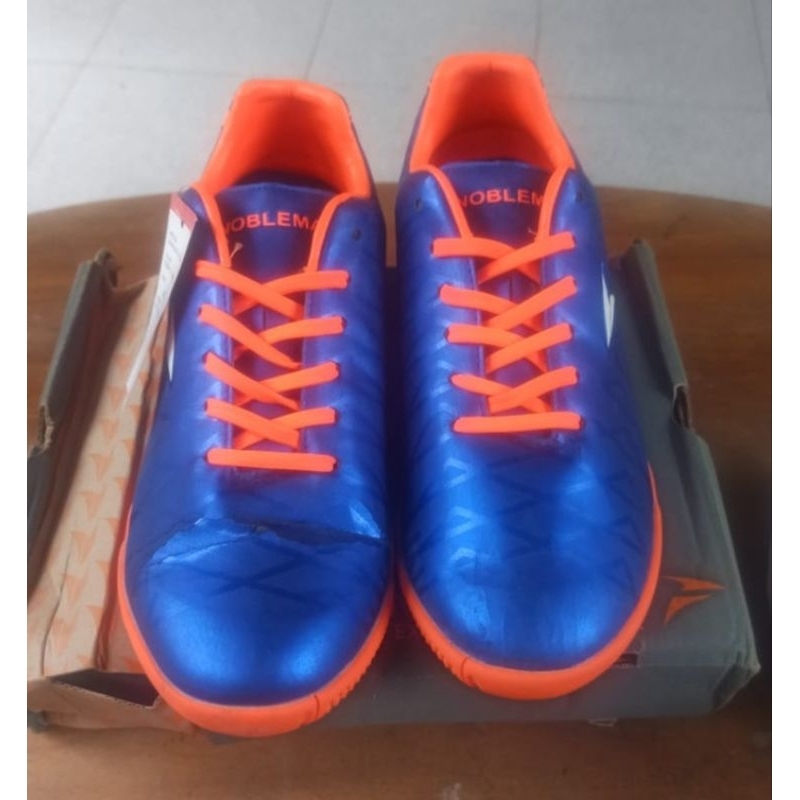 Sepatu futsal nobleman baru