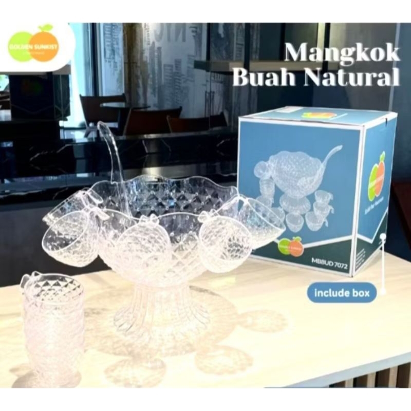 Mangkok besar es buah, cocktail baru. GOLDEN SUNKIST