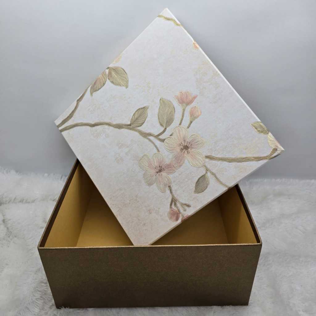 

Box Standar WP 22x22x10cm / kotak kue lapis legit / hantaran