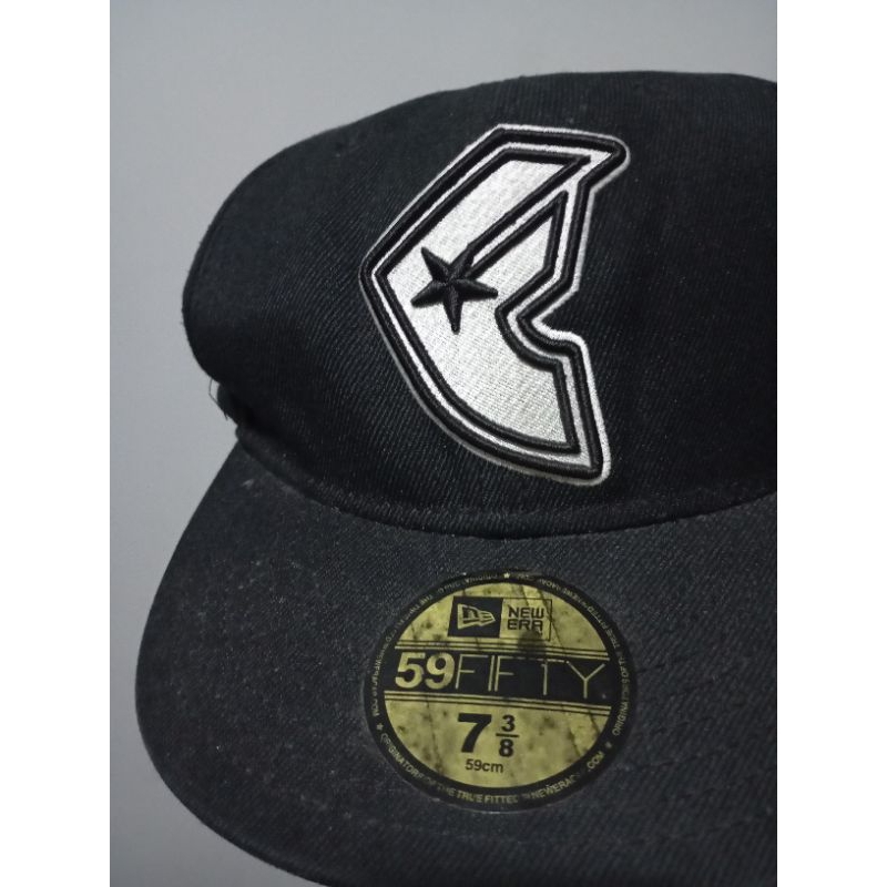 Topi Famous Stars And Straps Logo BOH New Era 59Fifty Size 7 3/8 59cm Warna Hitam