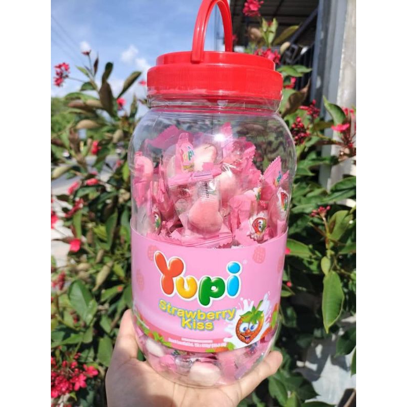 

Permen Yupi Stobery Kiss/ Toples