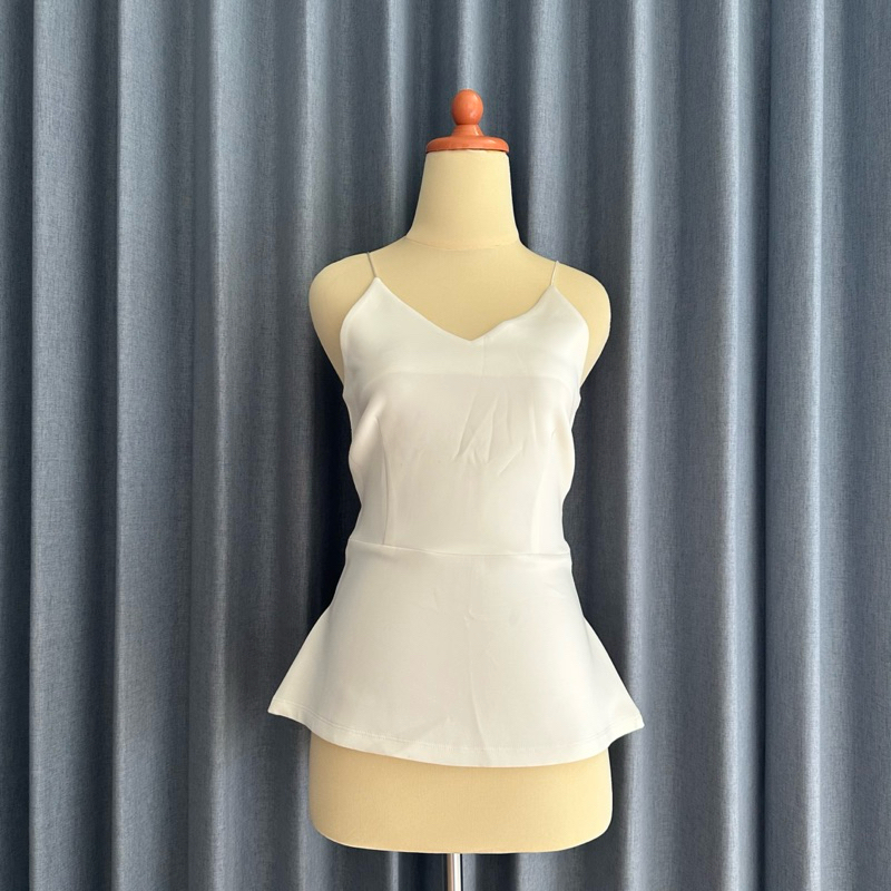 𝙋𝙍𝙀𝙇𝙊𝙑𝙀𝘿 Day By Love And Flair White Sleeveless Bow Tied Spaghetti Strap Peplum Tank Top Blouse Puti