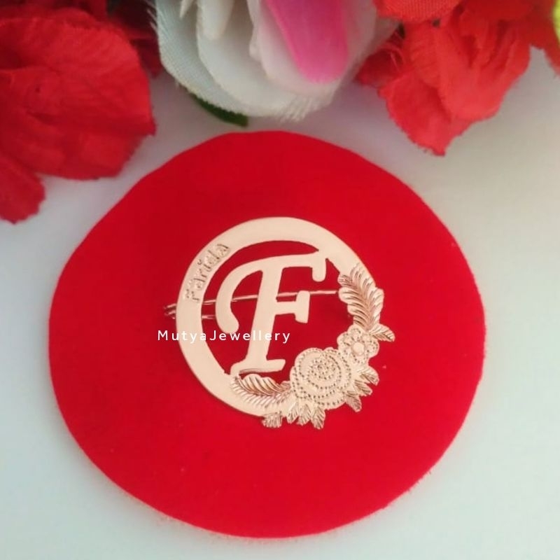 Bros Inisial Dan Nama / Bros Pin Costum Huruf Dan Nama