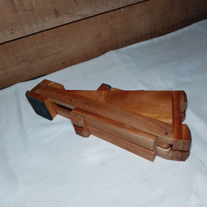 Stand Gitar Kayu Portable