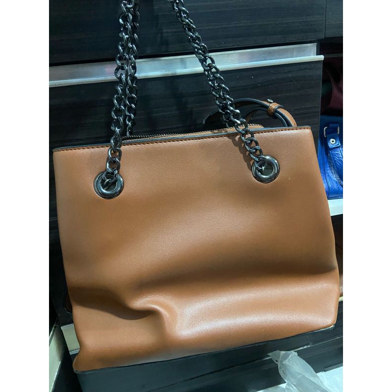 PRELOVED TAS TOTEBAG/TENTENG KULIT WARNA COKLAT TALI RANTAI