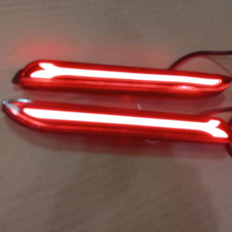 Lampu reflektor bemper belakang mobil Innova 2008-2015