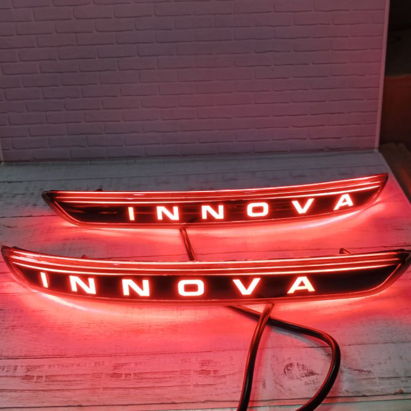 Lampu reflektor bumper belakang mobil Toyota Innova reborn 2016 smoke