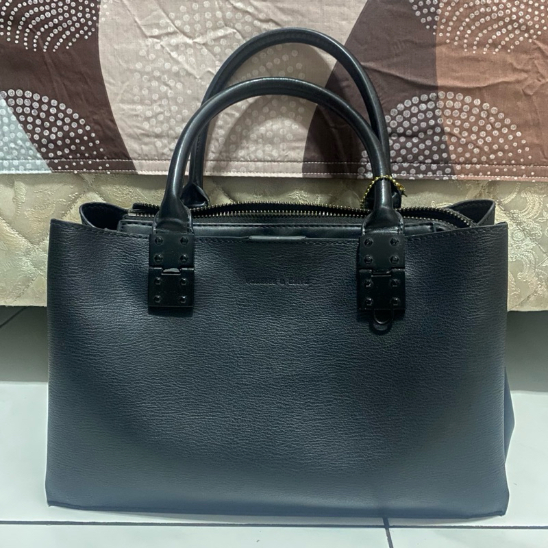 Preloved Charles and Keith Black Tas Kanto / Preloved Tas Kantor Wanita Charles and Keith