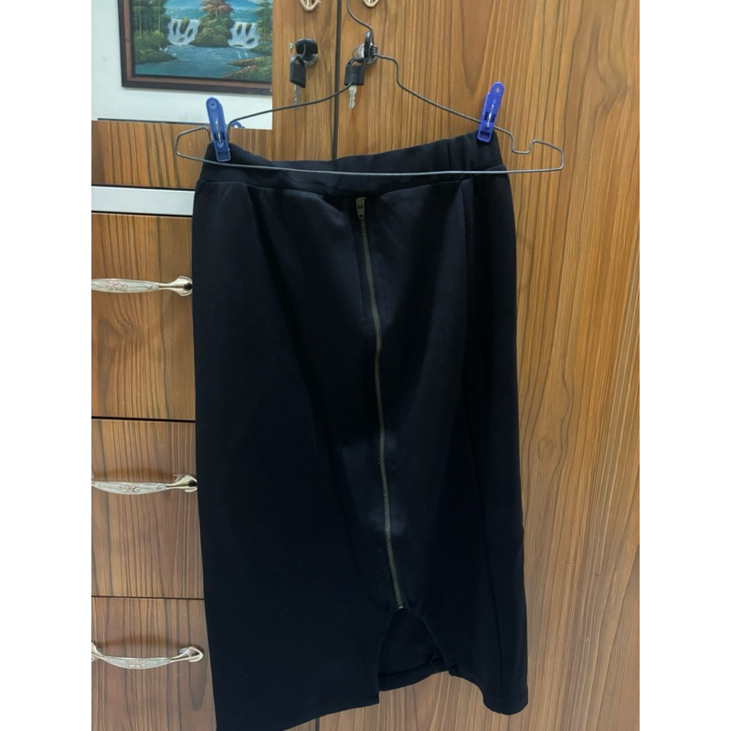 PRELOVED ROK SPAN HITAM FORMAL