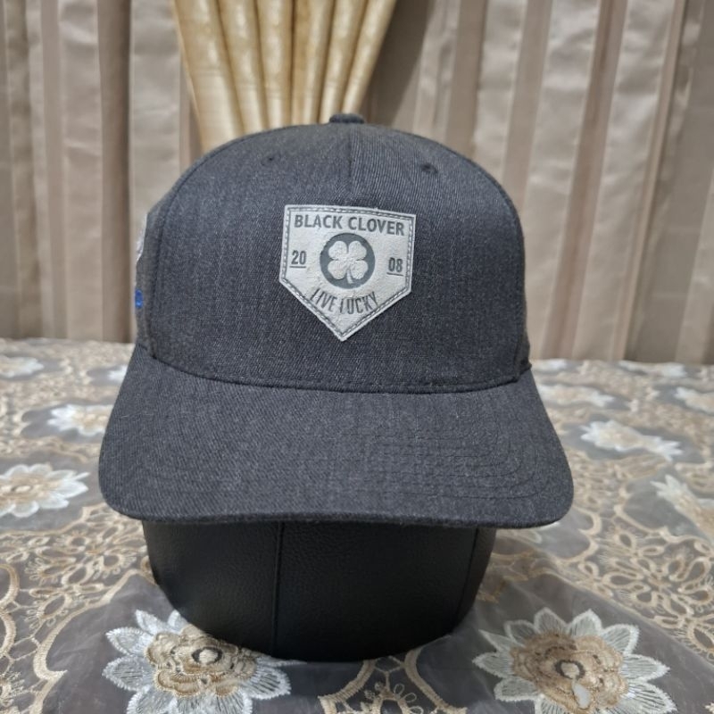 Topi Black Clover