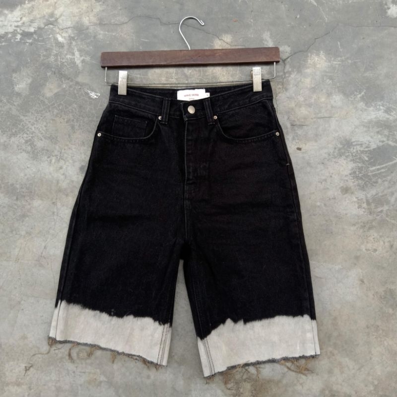 celana pendek jeans hitam wanita