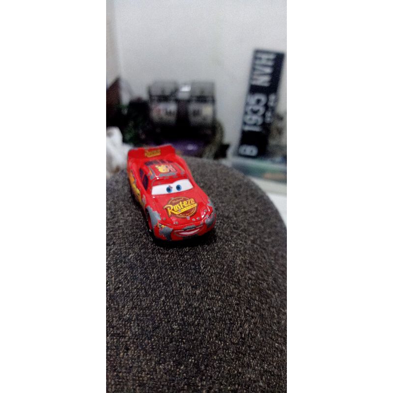 diecast cars lightning McQueen disney mattel