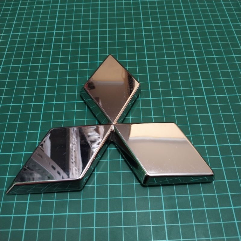 Logo grill Xpander original