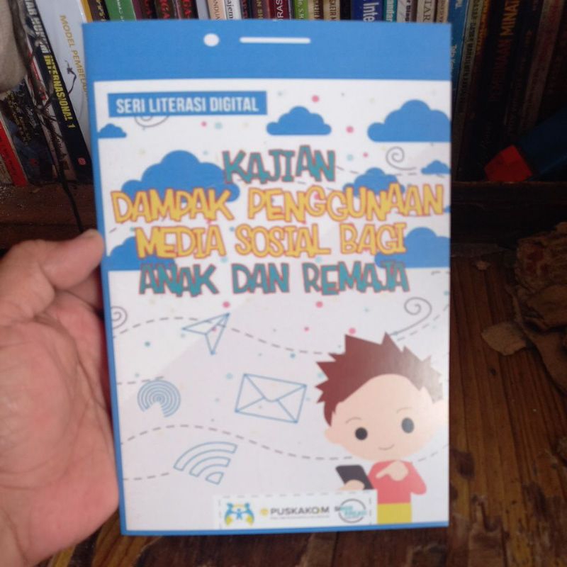 Buku Kajian Dampak Penggunaan Media Sosial Bagi Anak dan Remaja