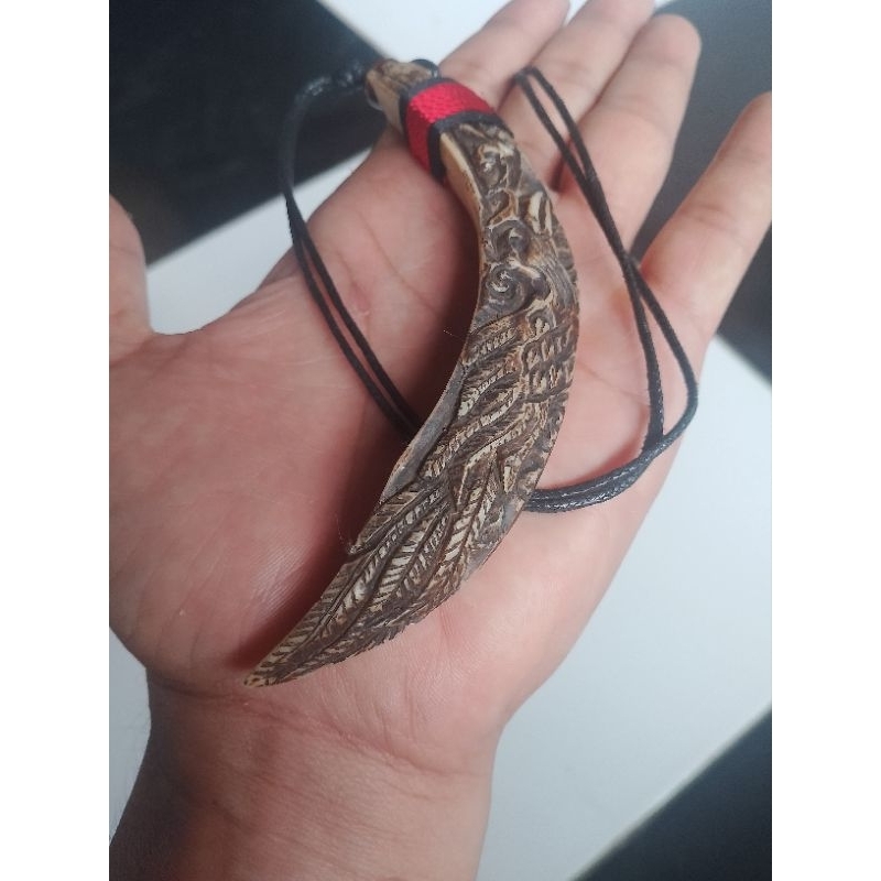 kalung etnik taring babi ukir