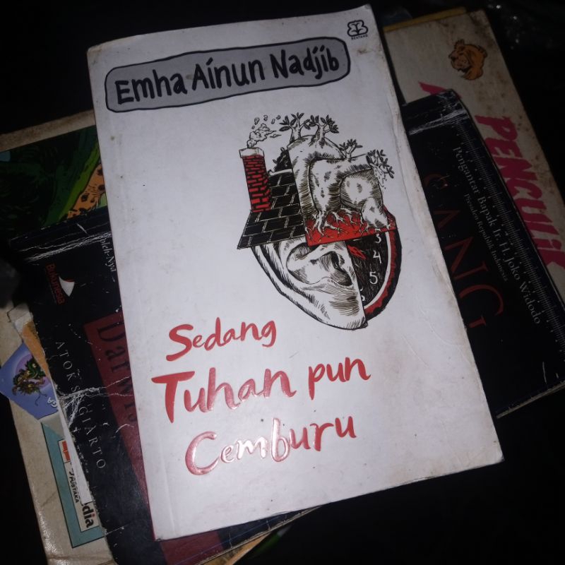Sedang Tuhan pun Cemburu/Emha Ainun Nadjib