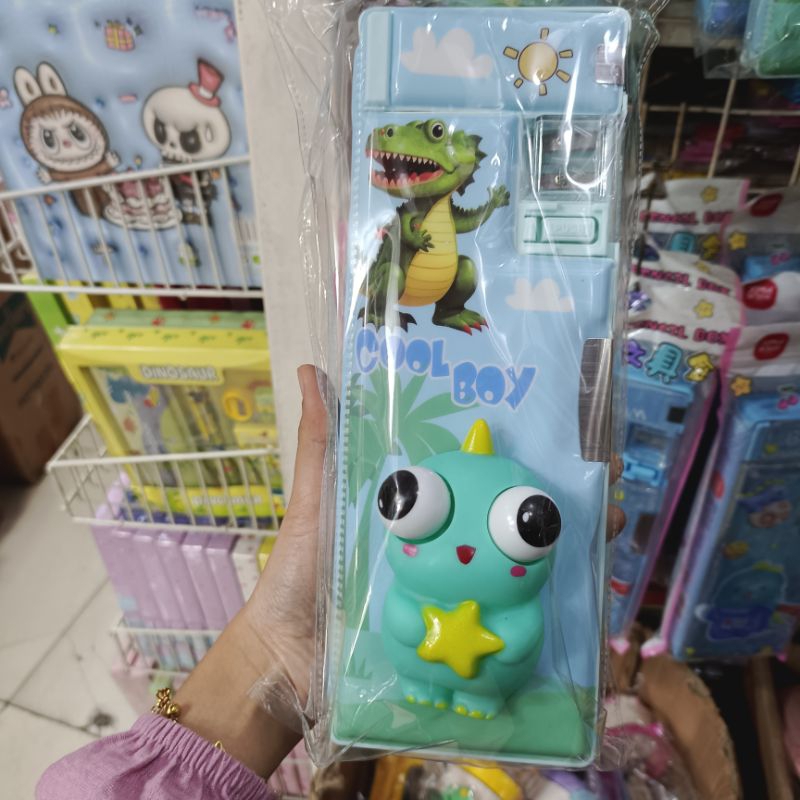 

TEMPAT PENSIL KARAKTER MAGNET 3D