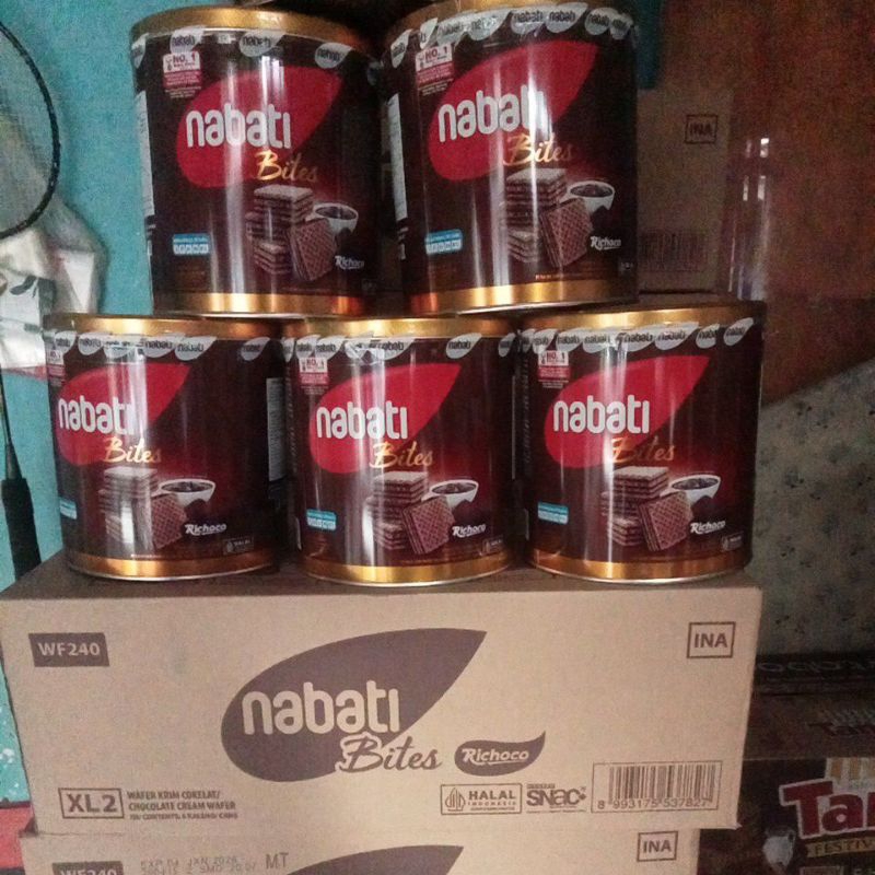 

wafer nabati coklat dan keju kaleng isi 6 / dus