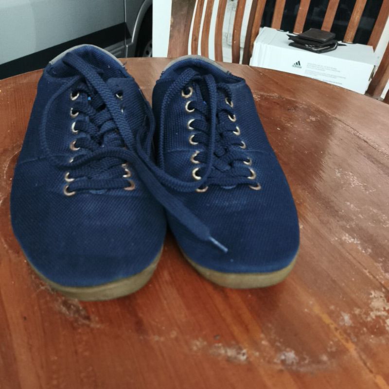 Sepatu Sneakers Brodo Ukuran 41