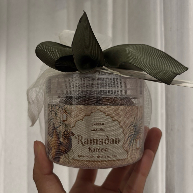 

Mini Hampers, cookies in jar