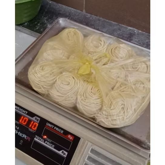 

Mie Basah 1 kg Mentah Porsian/Gulungan untuk mie ayam, mie jebew, mie gacoan, mie level