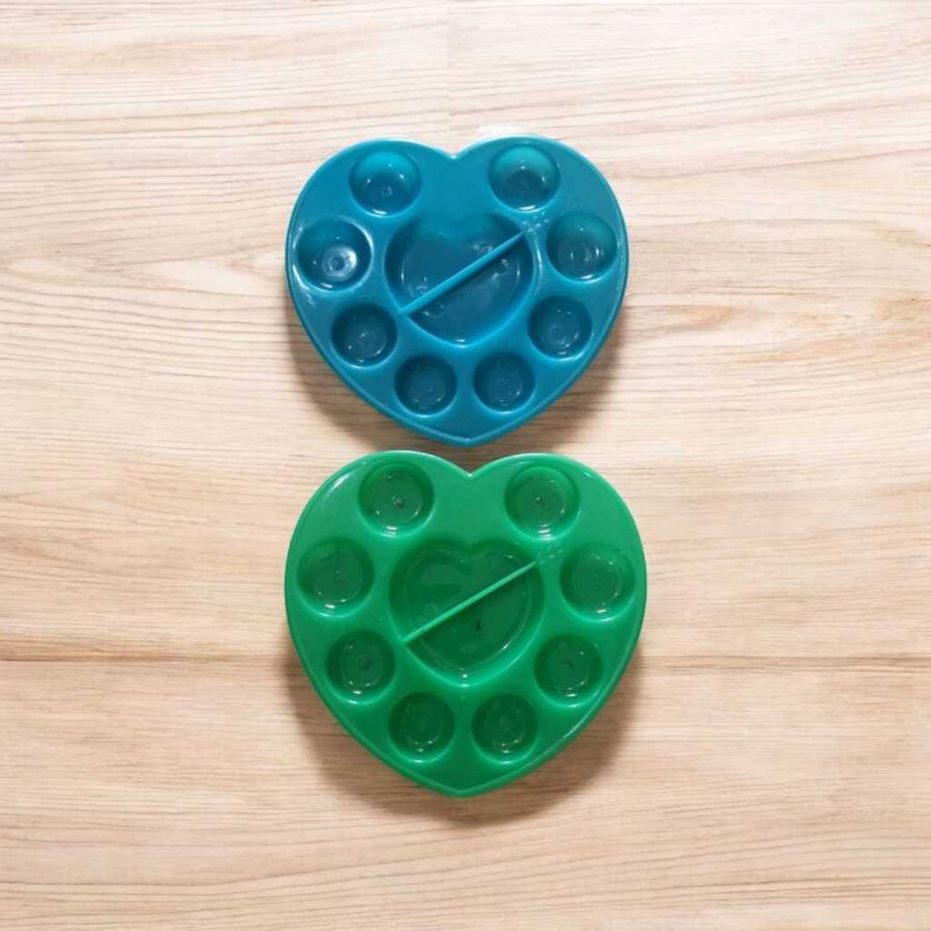 

Tempat Cat Air Motif Hati